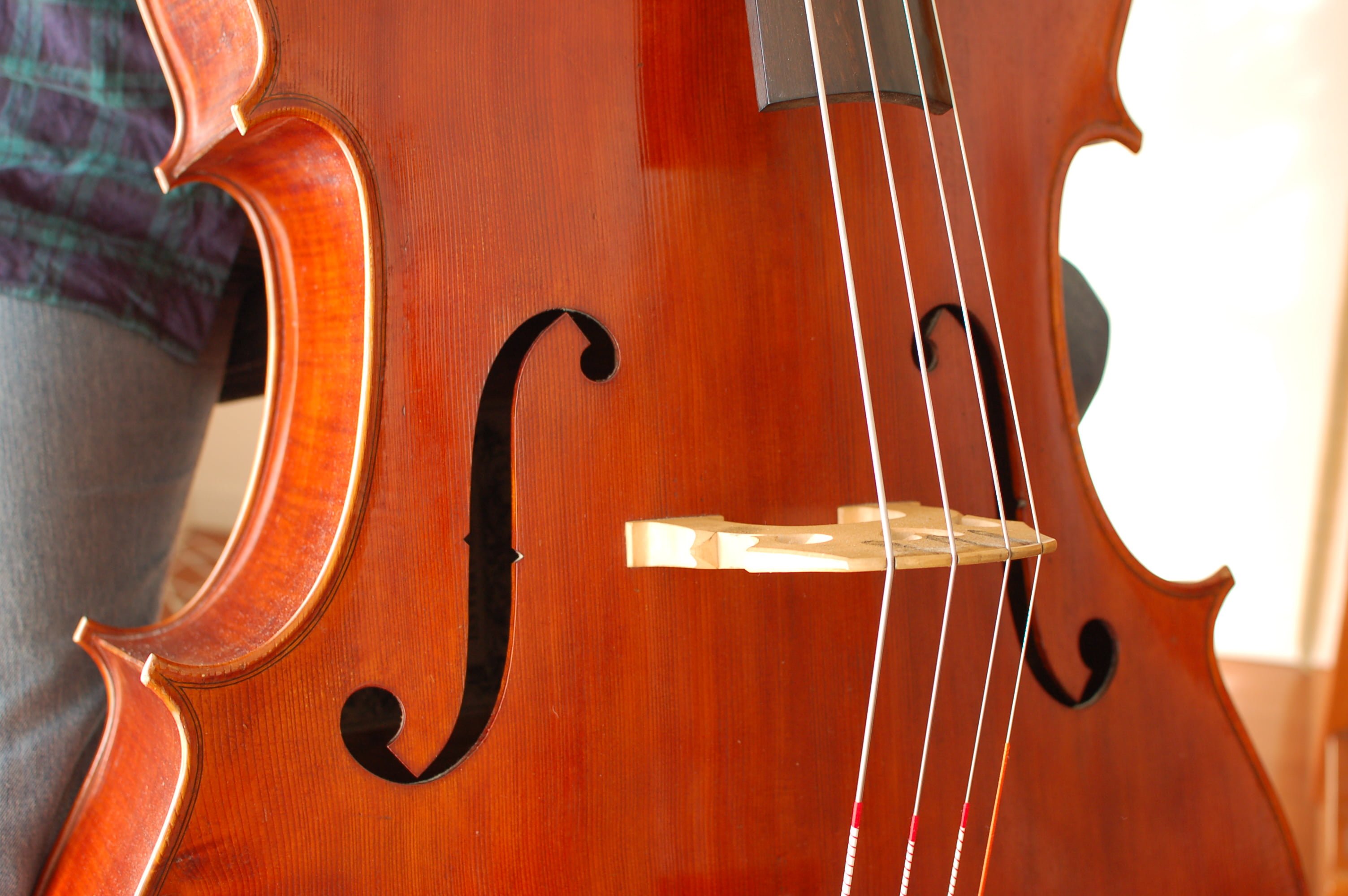 弦にこびりついた松脂を、簡単に取り除けるストリングクリーナーとは？